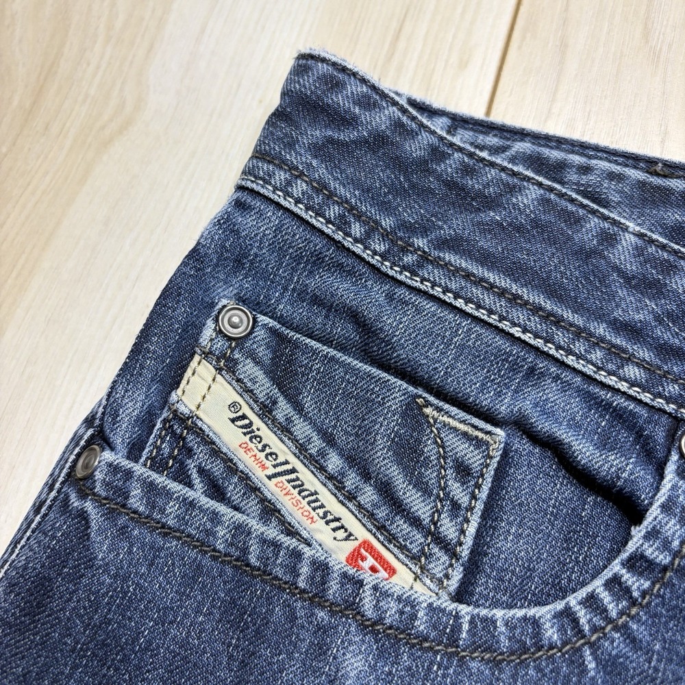 Diesel Industry Mens LARKEE Button Fly 5 Pocket Denim Jeans Blue Wash Size 34x32 - Picture 15 of 16